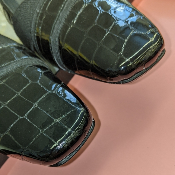 Like 🆕 Stuart Weitzman pump with bow buckle - Picture 8 of 14